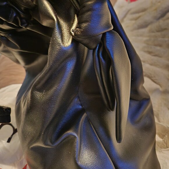 Black Purse - Picture 2 of 3